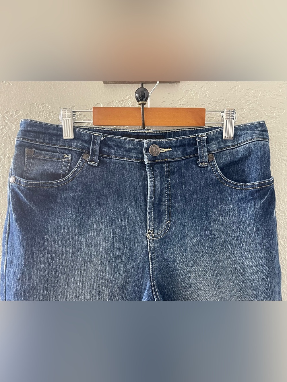 Nine West Women’s Medium Blue Cropped Jeans with Cuffed Hem Size 8 - Picture 2 of 9